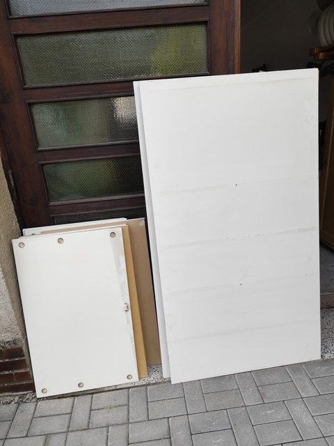 Materiál z obývací stěny - 2