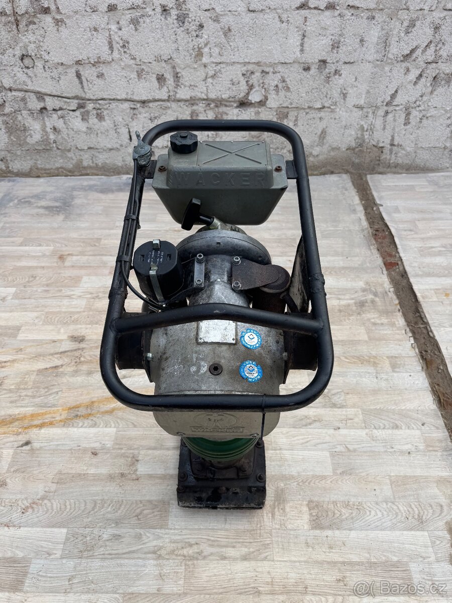 Vibrační pěch Wacker BS60Y - 2