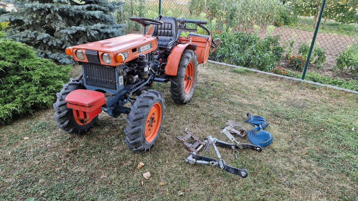 Malotraktor Kubota B6000 (4×4) + PRÍSLUŠENSTVO - 2