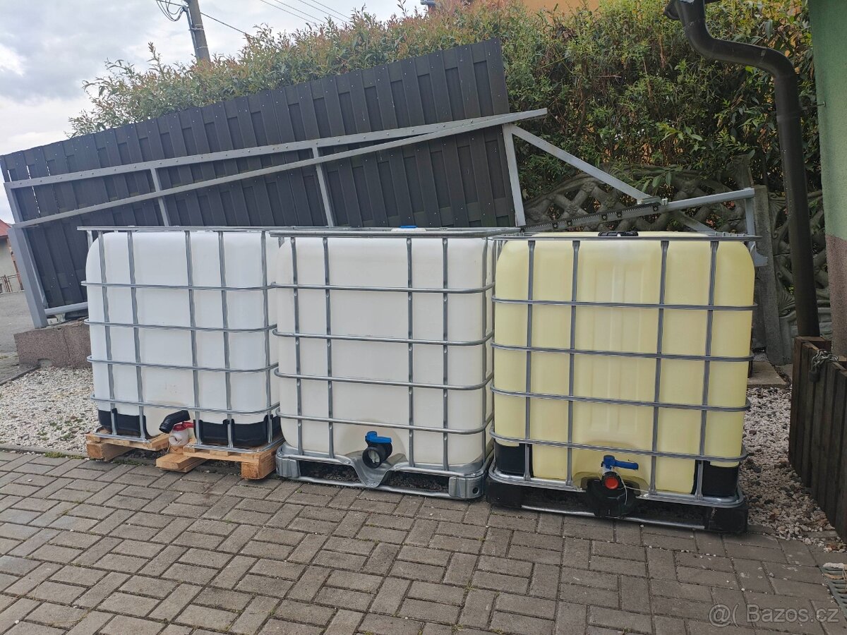 IBC nádrž na vodu 1000L - 2