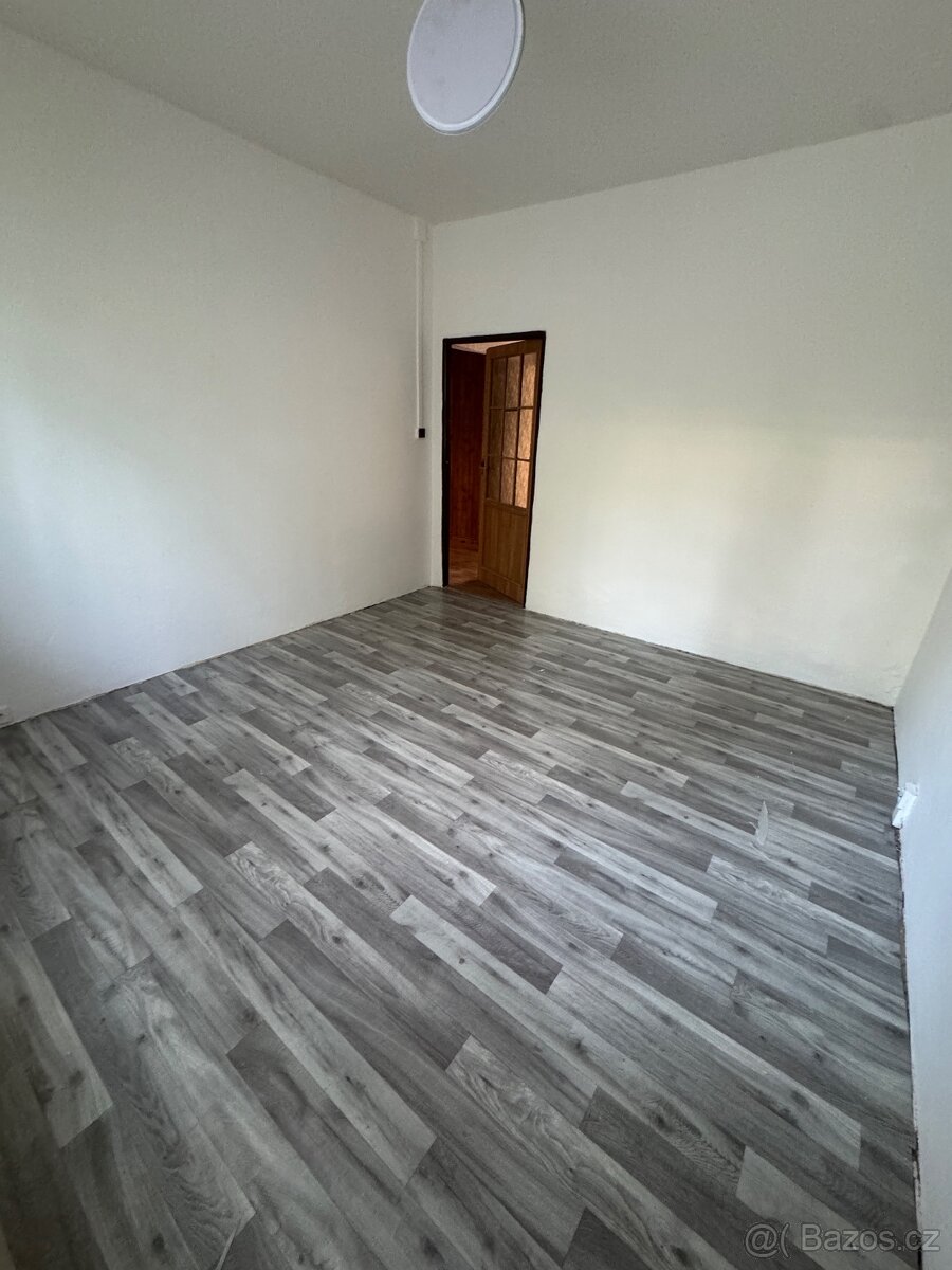 Pronájem bytu 2+1, 54 m² – Karviná – Hranice, ul. Čsl. armád - 2