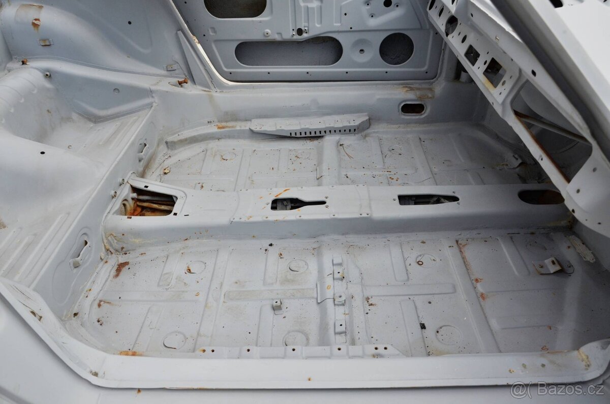 Karoserie Porsche 912 z roku 1967 - 2