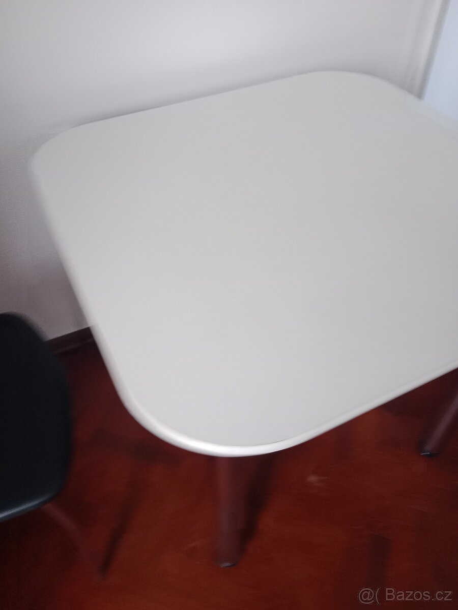 Jídelní stůl - 2