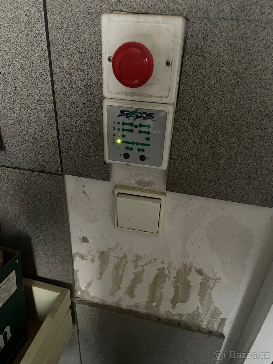 Prosklené posuvné dveře na fotobuňku - 2