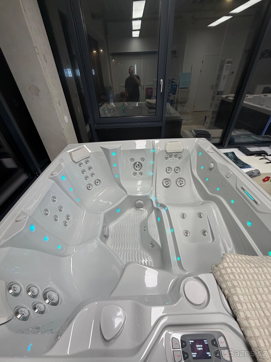 Výstavní vířivka HotSpring Flair - 2