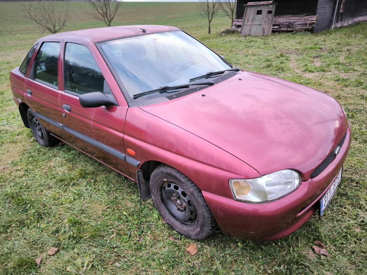 Escort HB 1.6 16V 1998 vínový - 2