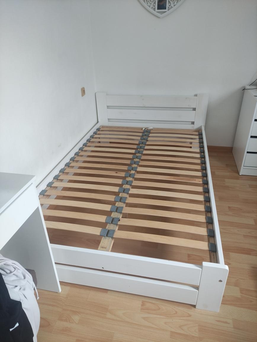 Postel s roštem a úložným prostorem - 2