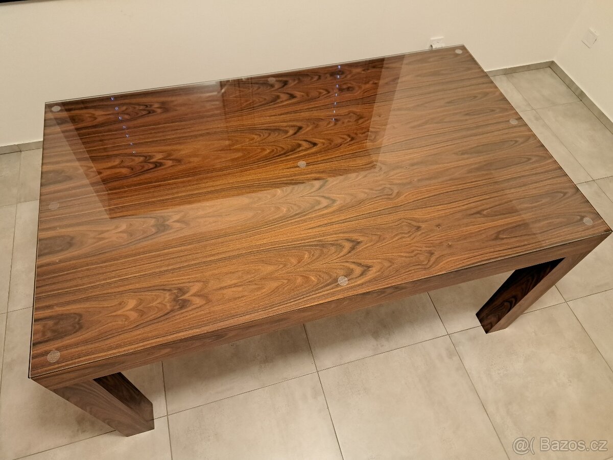 Jídelní stůl masiv - 2
