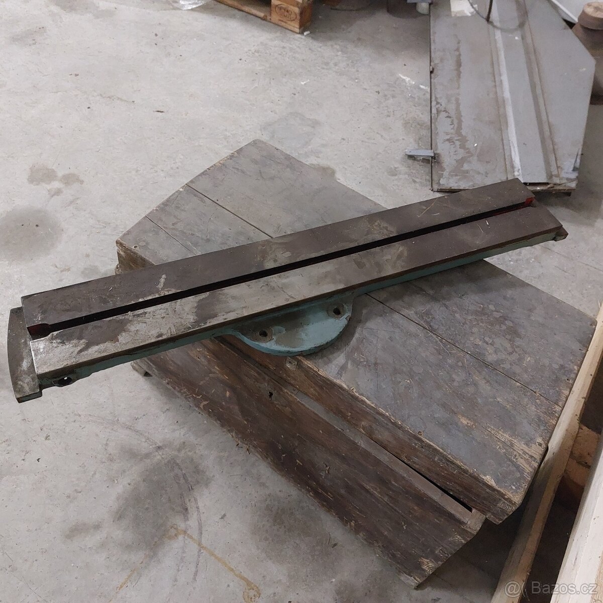 Lišta s T drážkou na Brusku BN - 2