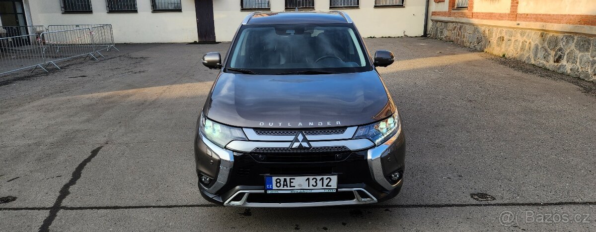 Mitsubishi Outlander, 2.0iMIVECAUTOMAT4x41ČR7míst - 2