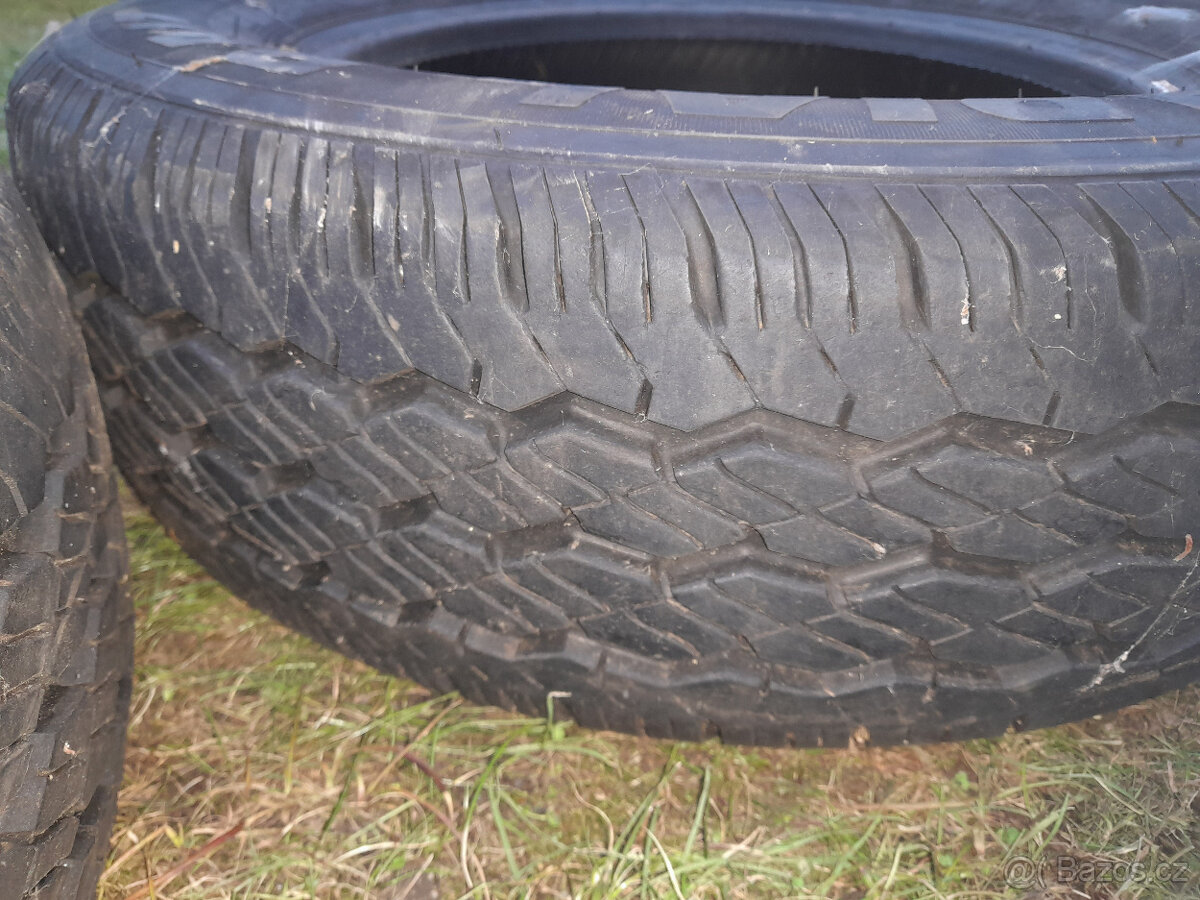 Pneu 195 70 R15C Radial - 2