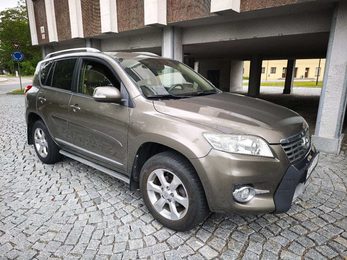Toyota RAV4 2.2d 4x4 nová STK - 2