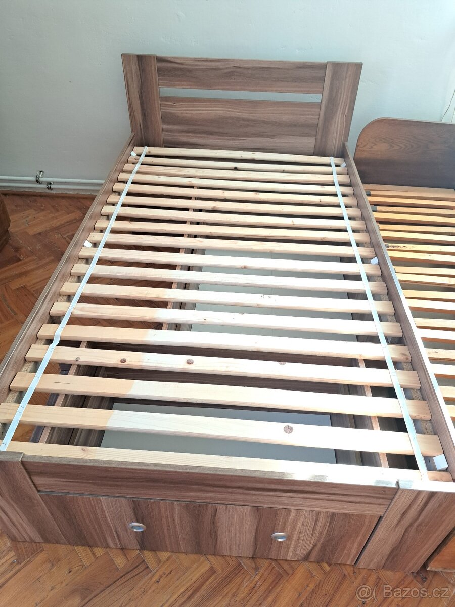 Prodám zánovní postel s roštem - 2
