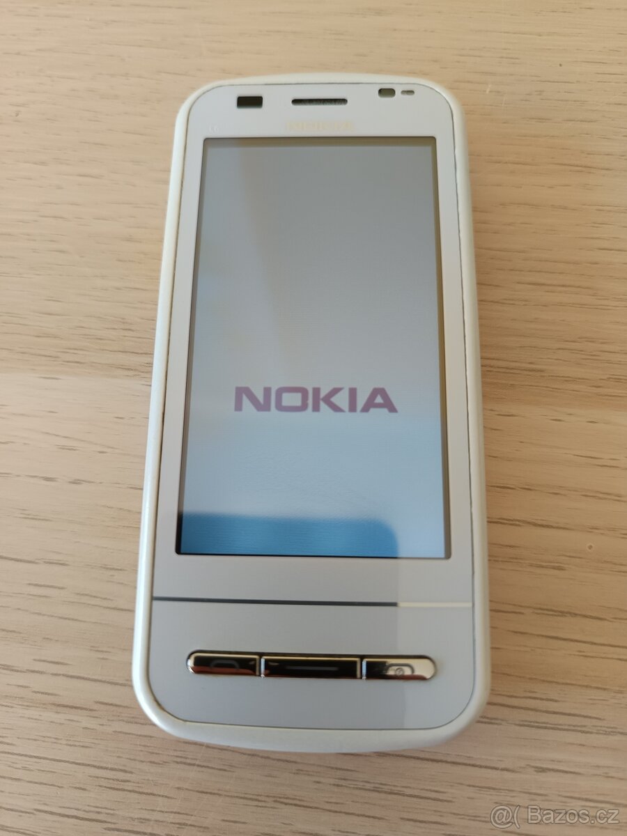 Mobil NOKIA C6 + nabíječka + obal - 2