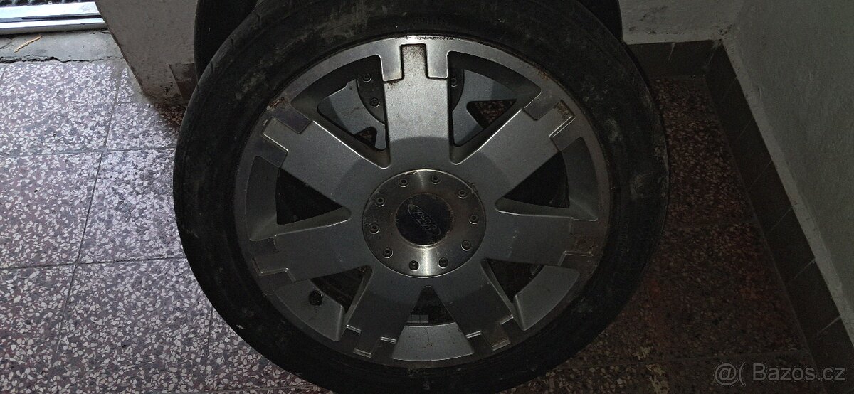 litá kola ford R17 - 2