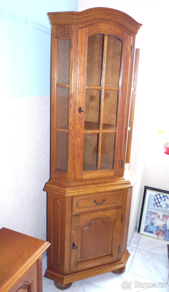 jednodveřová rustikální vitrína - 2