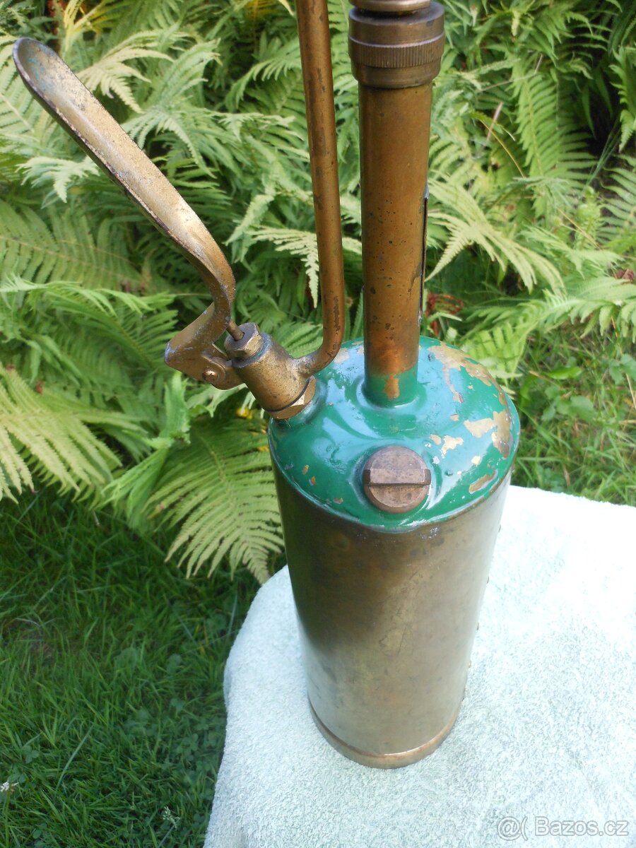 RUČNÍ ZAHRADNÍ POSTŘIKOVAČ - 2