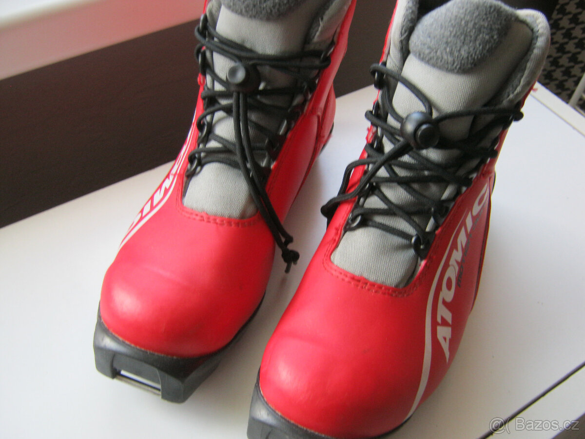 Junior běžkařské boty ATOMIC velikost 34, stélka 21,5 cm - 2
