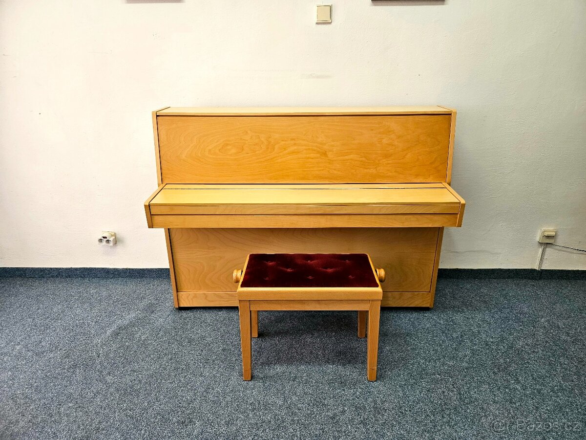 Zánovné pianino značky Hellas po slevě. - 2