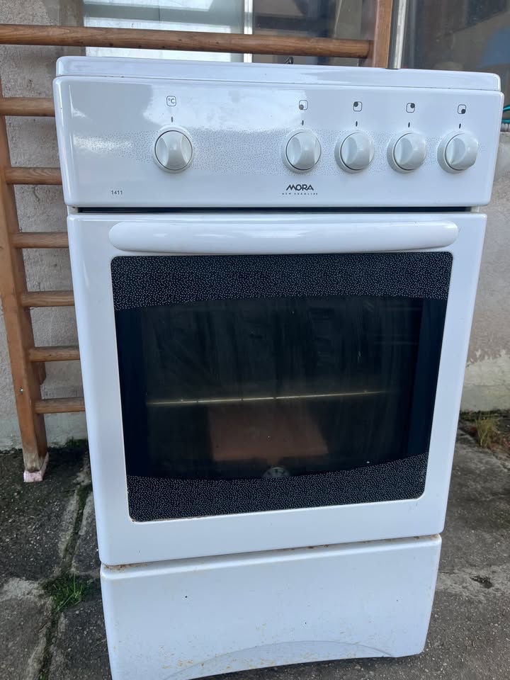 Plynový sporák MORA 1411 na propan-butan lahve - 2