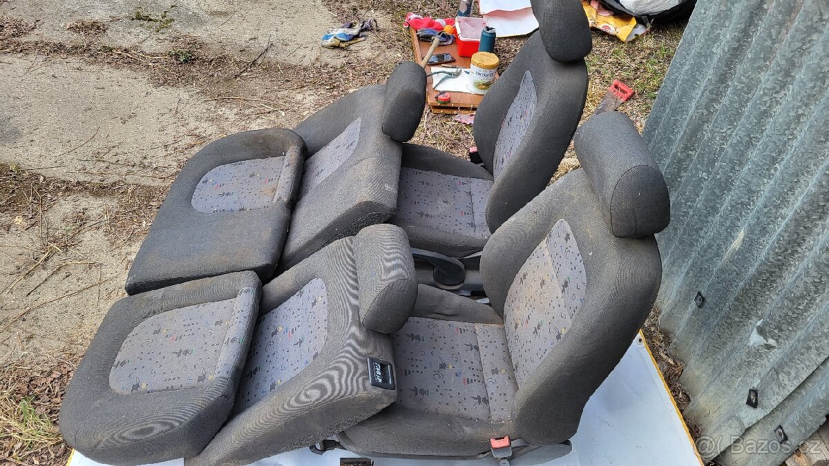 Sedačky kompletni,nastavitelný,dělený Š Fabie1 Oct.1. - 2