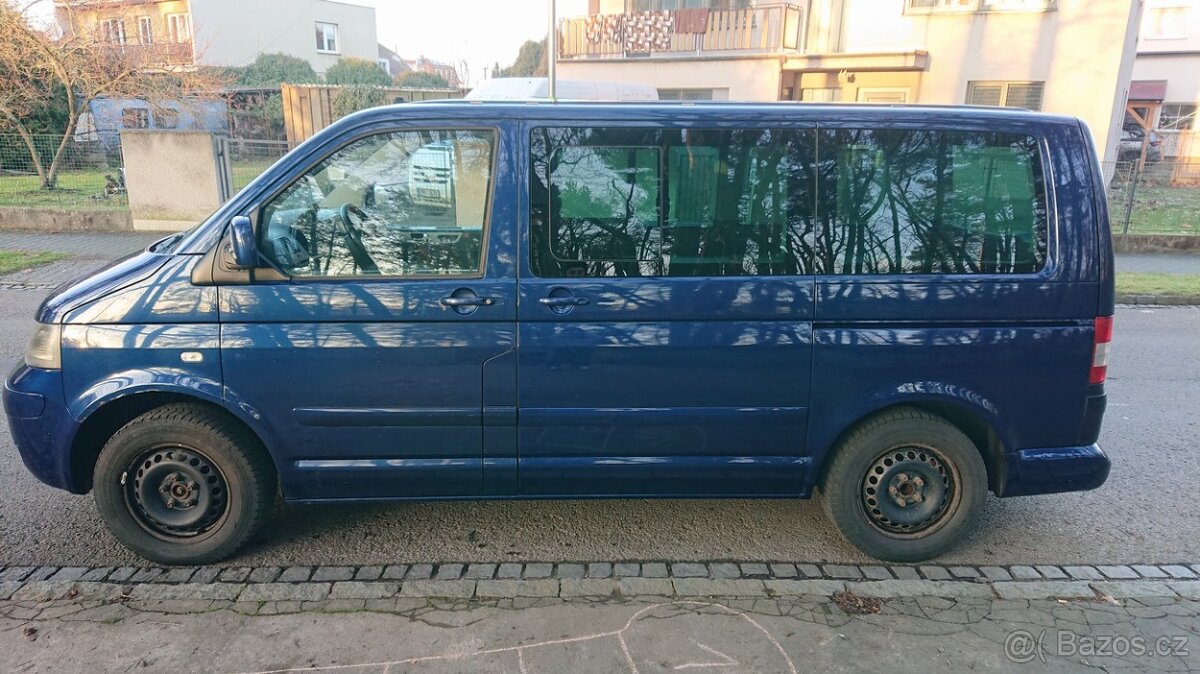 Volkswagen Multivan T5 2.5 tdi s variabilní lůžkovou úpravou - 2