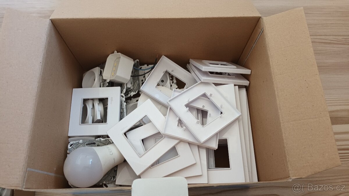 Schneider Unica Quadro - prodám po kusech - 2