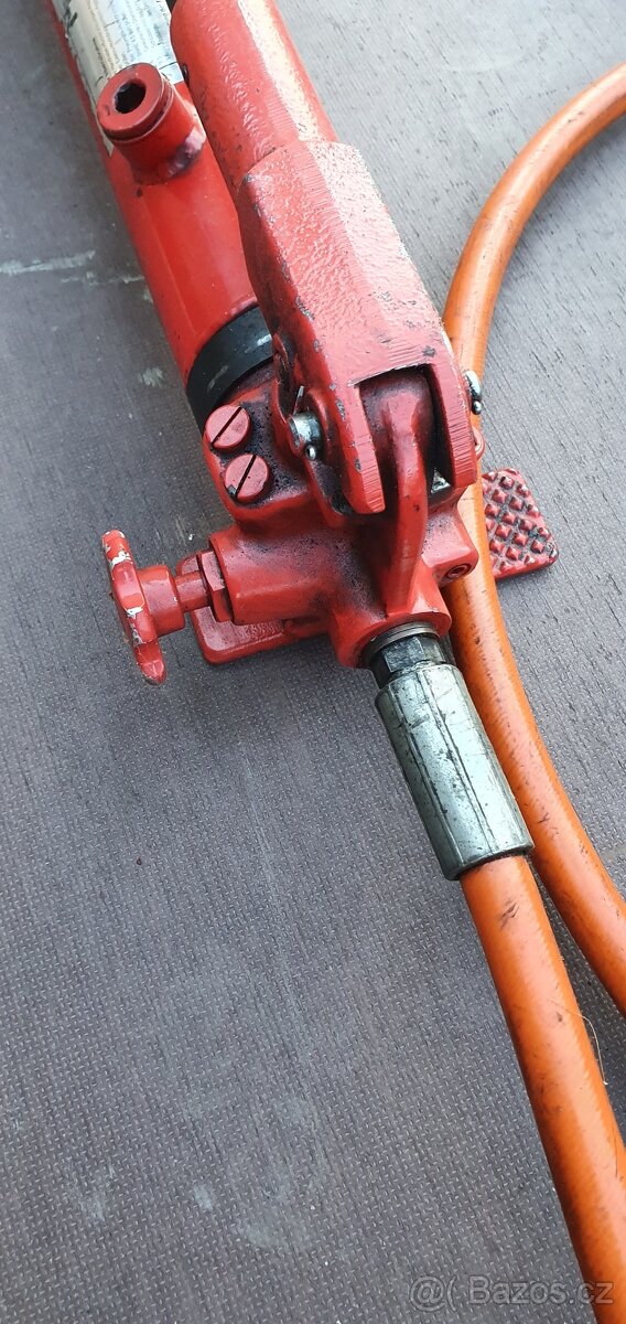 hydraulická pumpa s pístnicí - 2