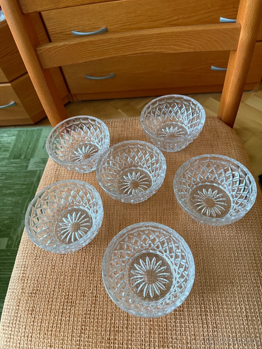 Talíře skleničky - 2