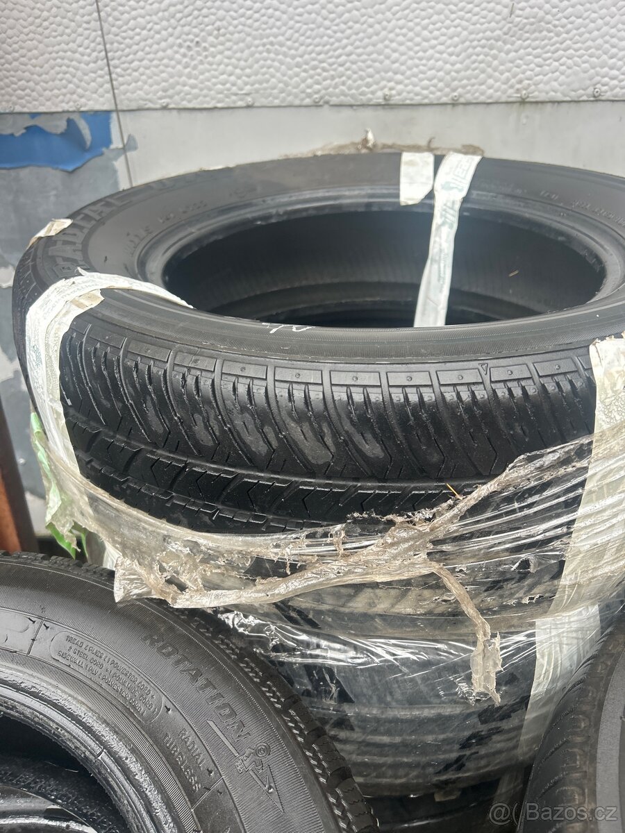 Maxxis 205/60r15 - 2