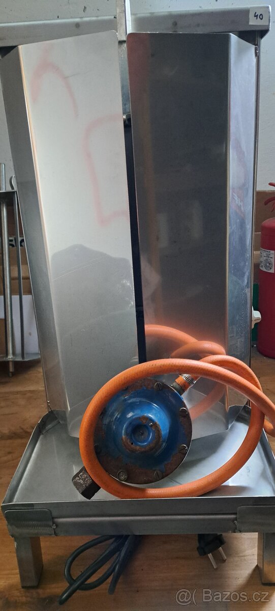 Plynovy gril na gyros. - 2