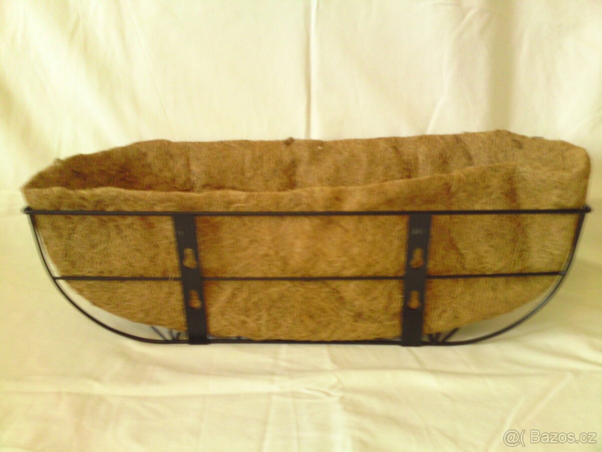 Nástěnný koš na rostliny. - 2