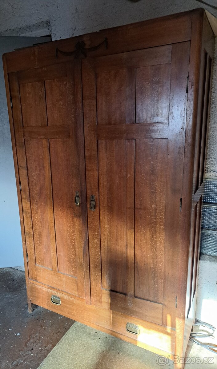 Starožitná skříň - 2