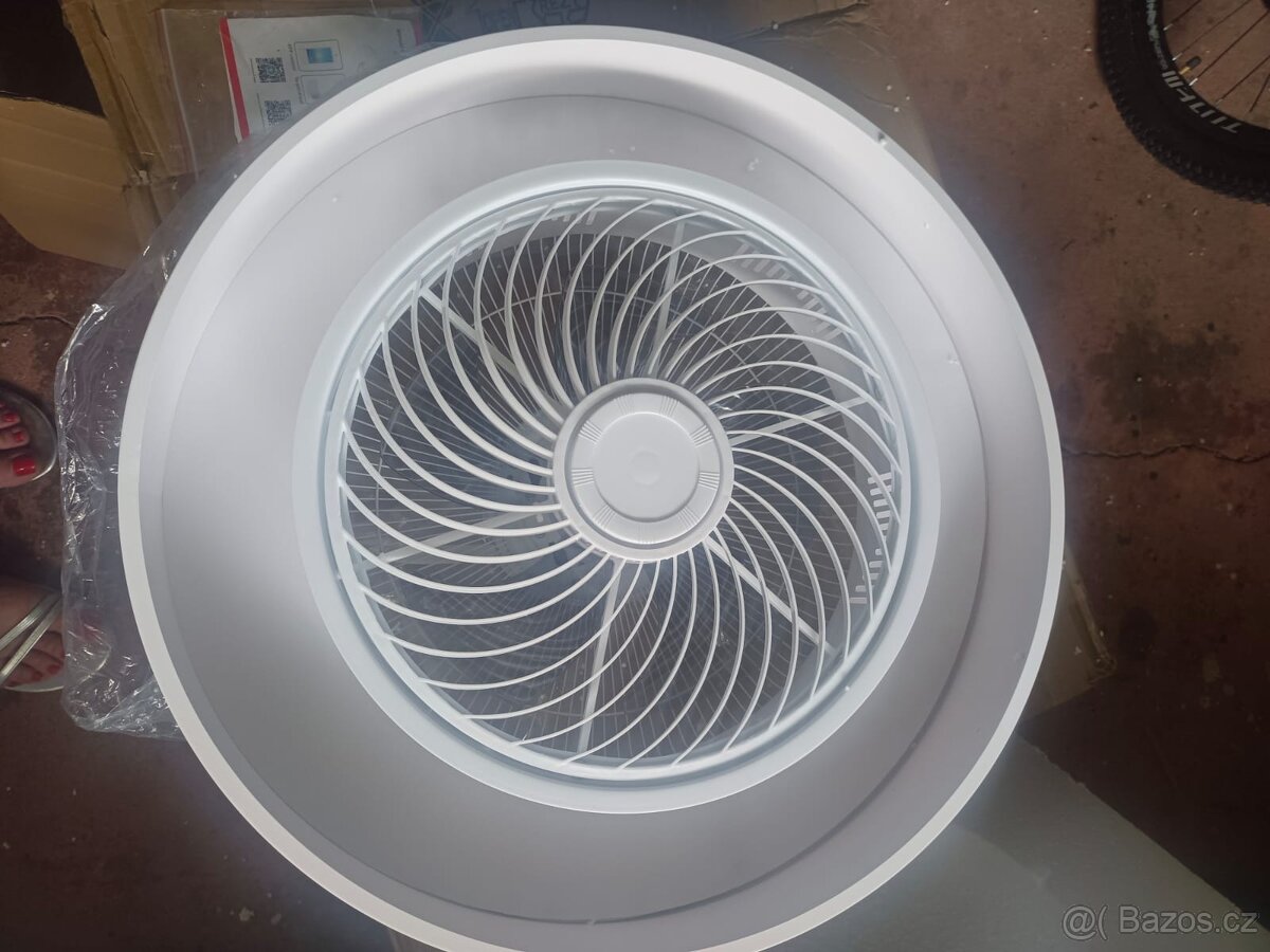 Nové velké stropní svítidlo s ventilátorem - 2