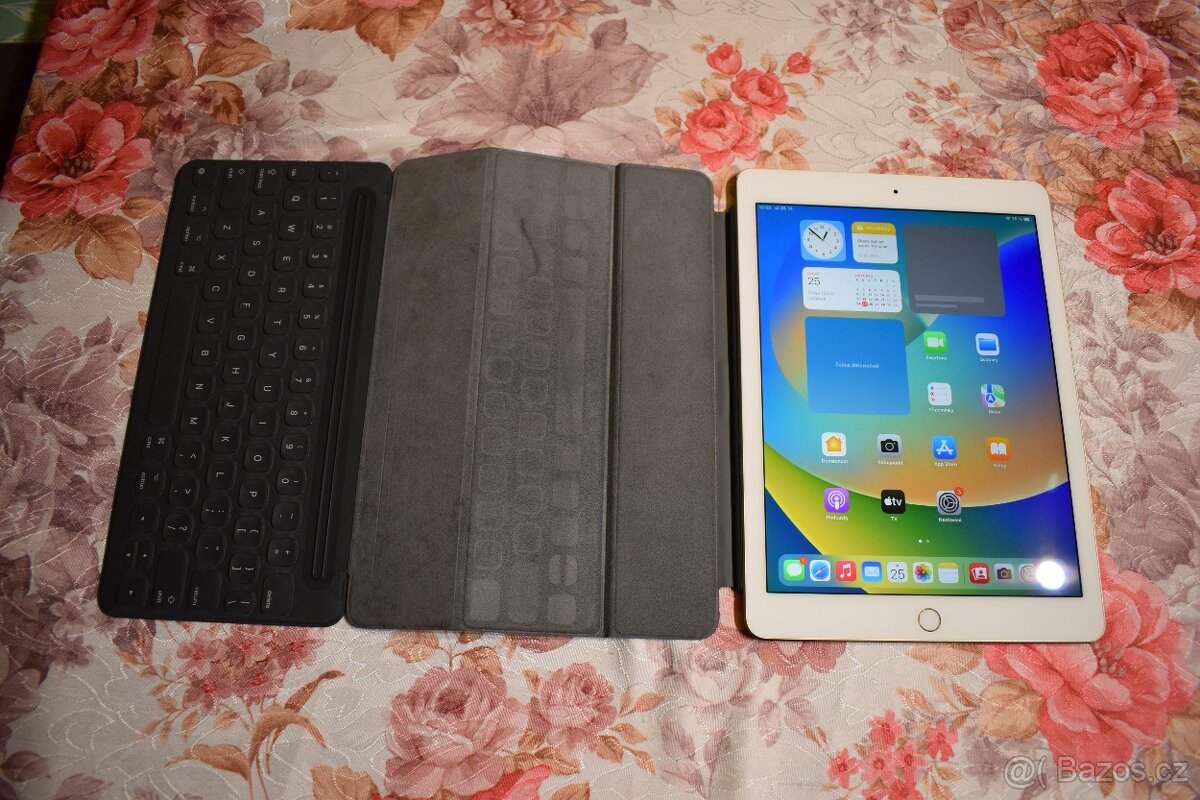 Apple iPad Pro 9.7-inch - A1673, (Wi-Fi Only), 256GB, (10) - 2