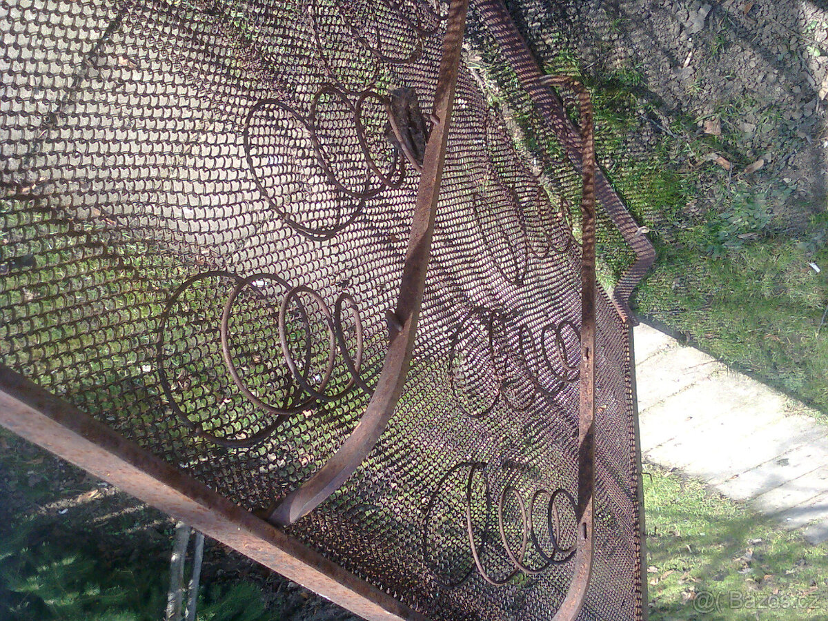 Stará drátěnka do postele - 2