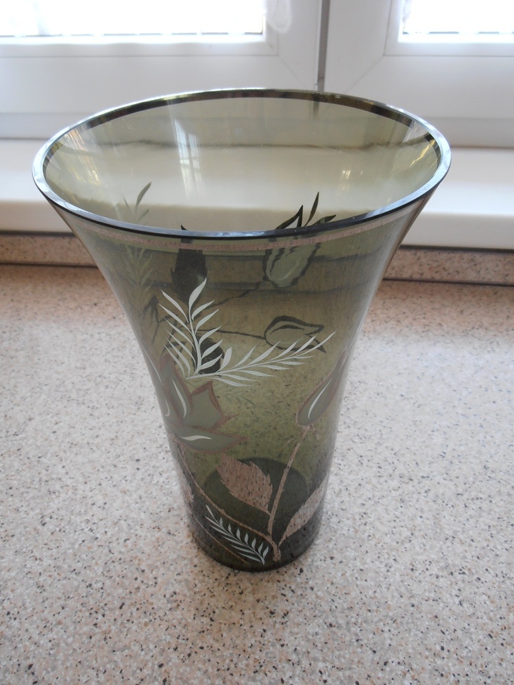 zdobená skleněná váza - 2
