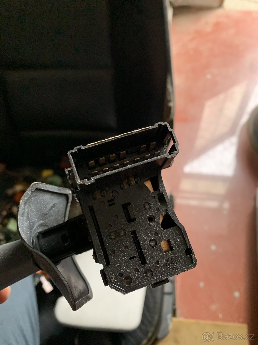 Dacia Logan páčka blinkrů / stěračů - 2