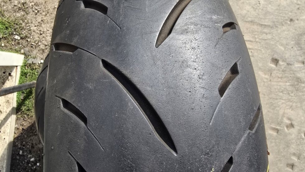 Píchlé Dunlop 180/55/17, DOT0124 - 2