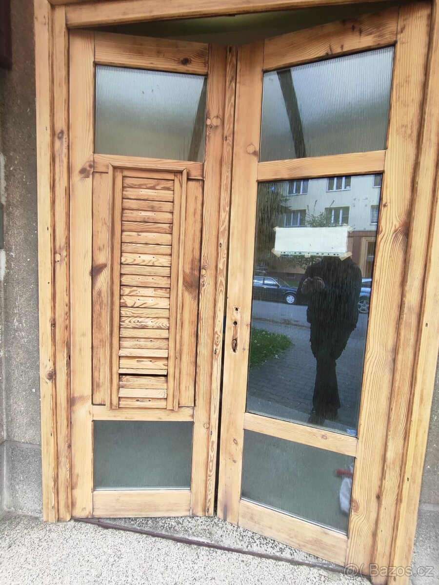 Hledáme brigádníka na renovaci dřeva - 2