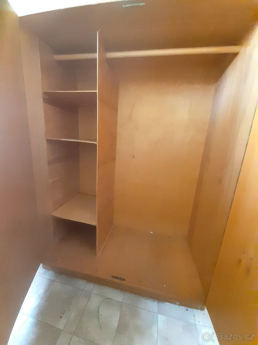 Šatní skříň - 2
