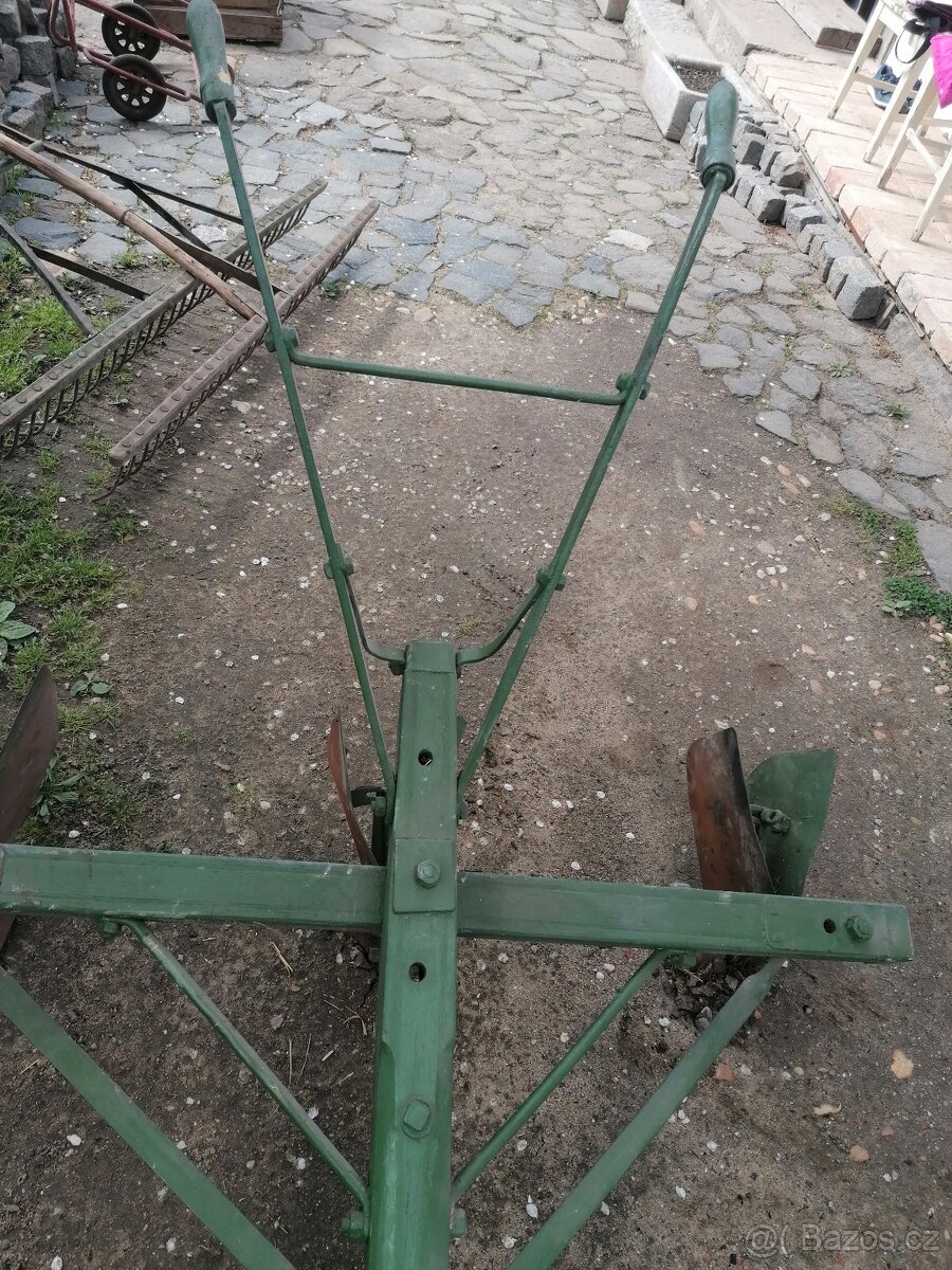 Zemědělské stroje ruční různé - 2