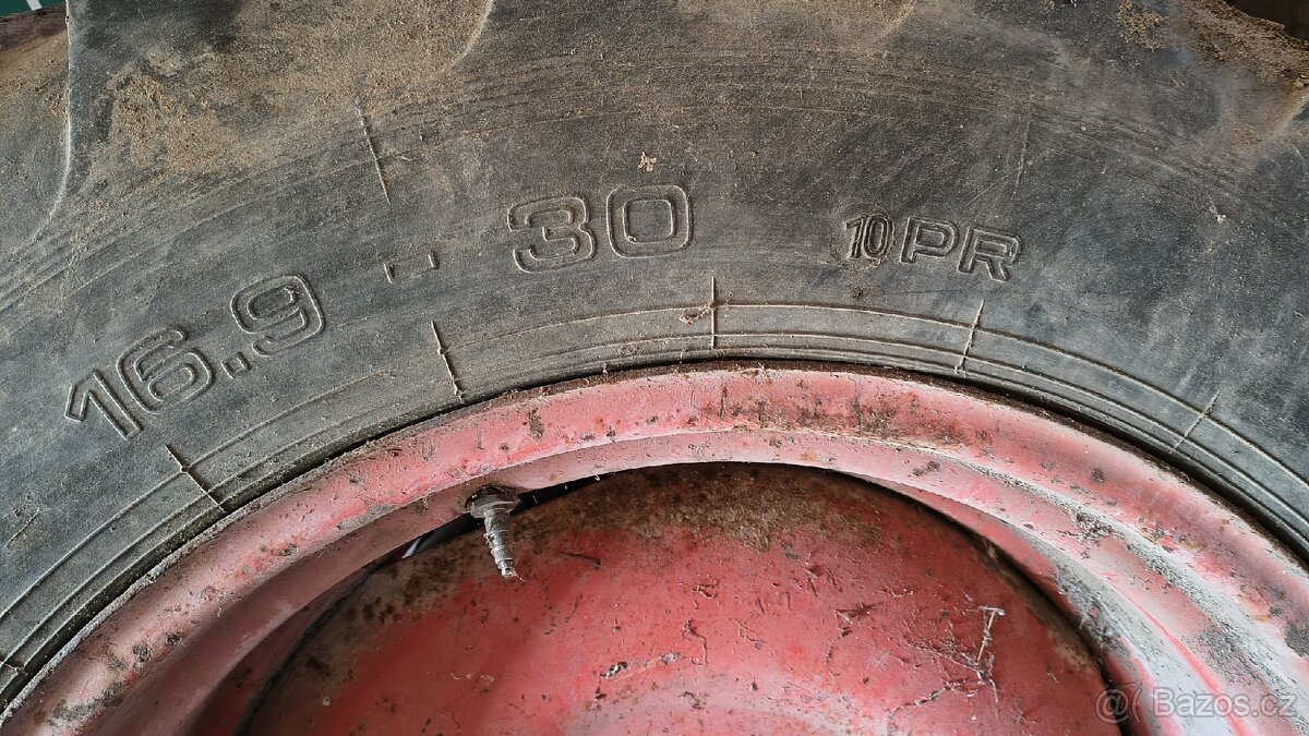 ŠT 180 ŠKODA Pneu disk 16,9-30 barum duše kolo pneumatika - 2