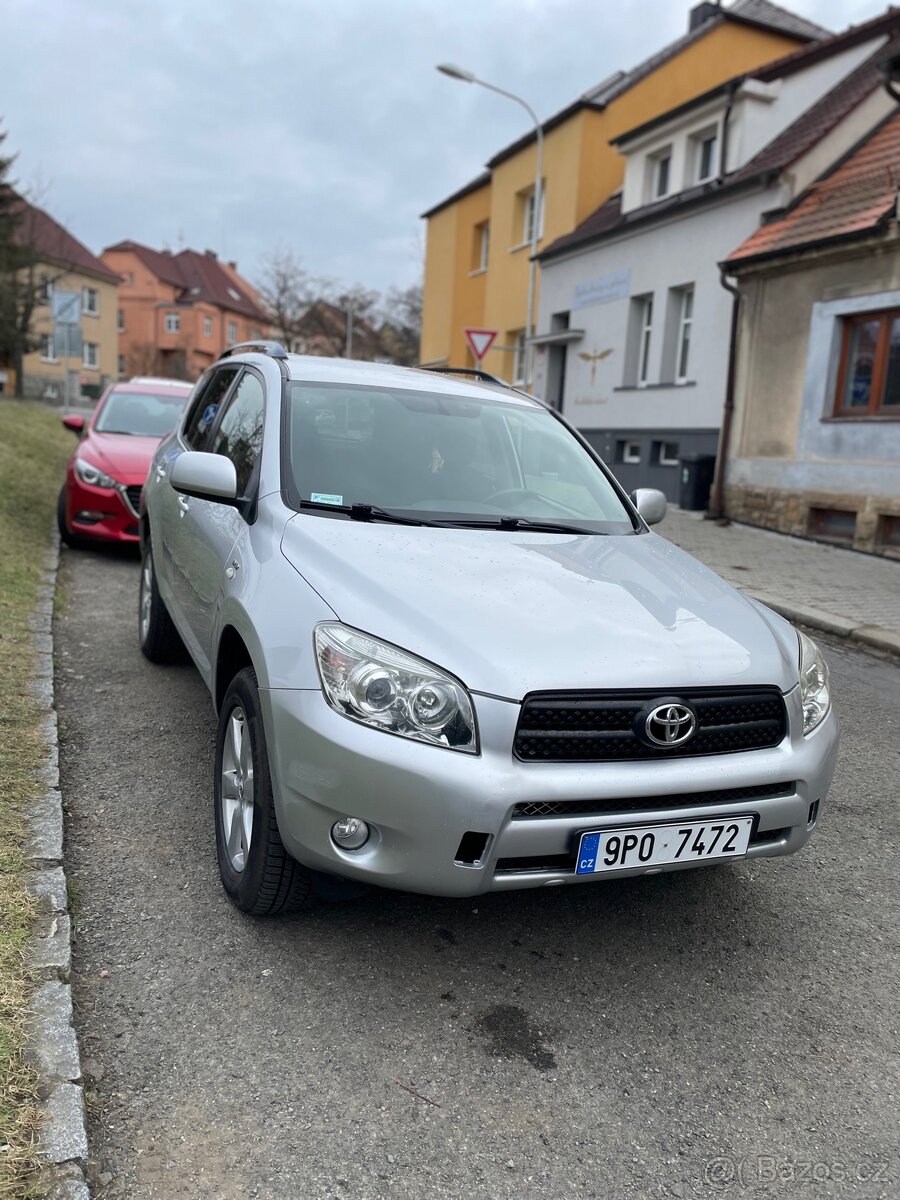 Toyota RAV4 2.2D - 2