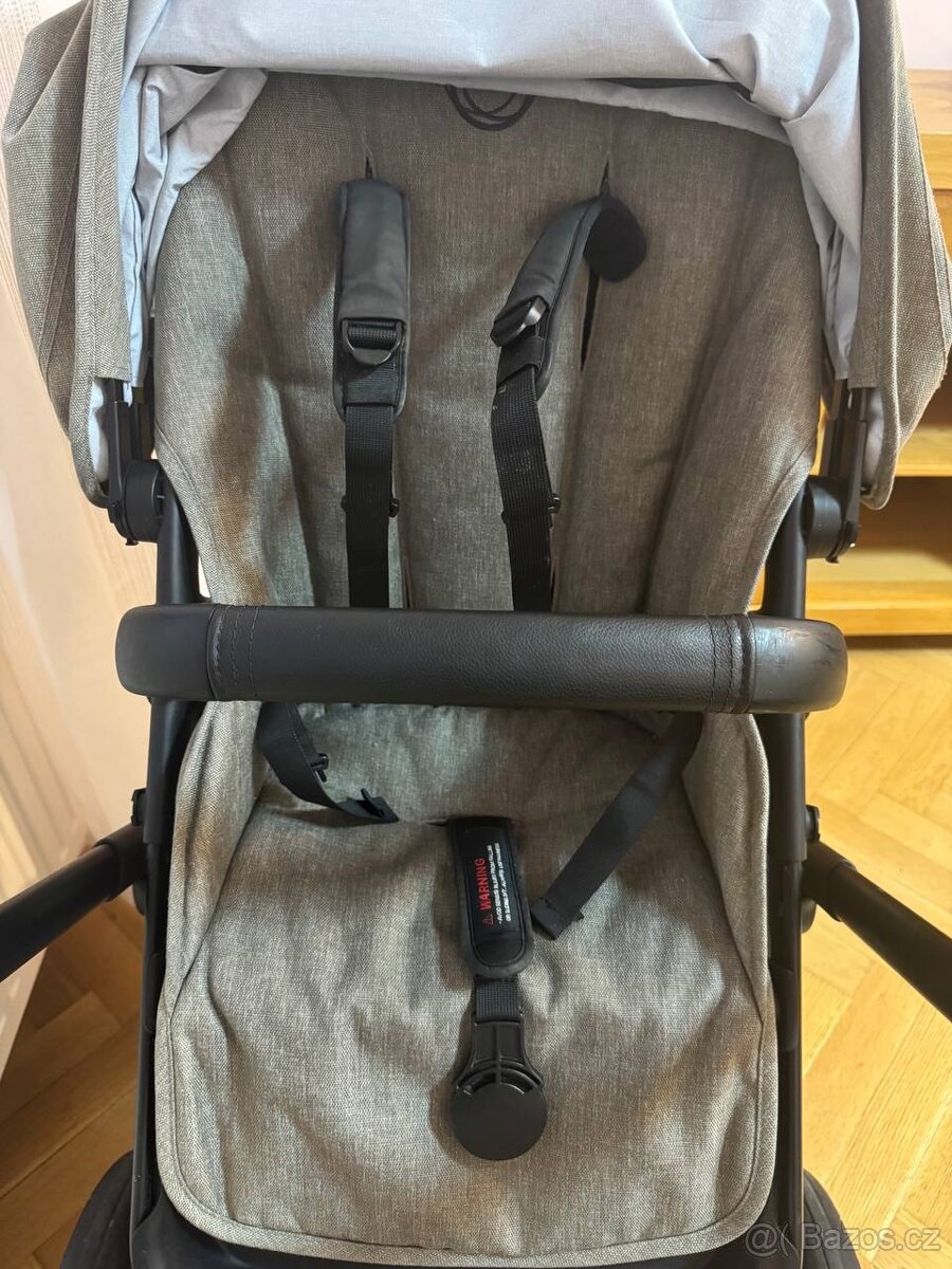SLEVA 70%_Bugaboo fox 2 like new - 2