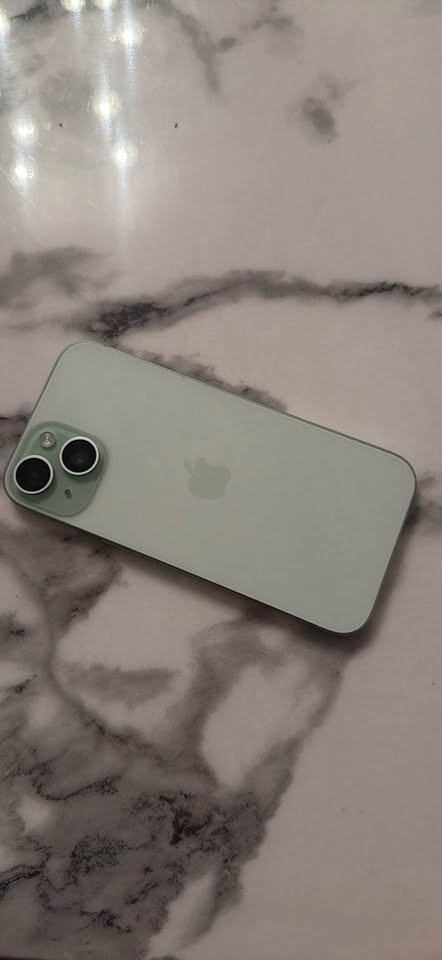 iPhone 15 128GB - 2