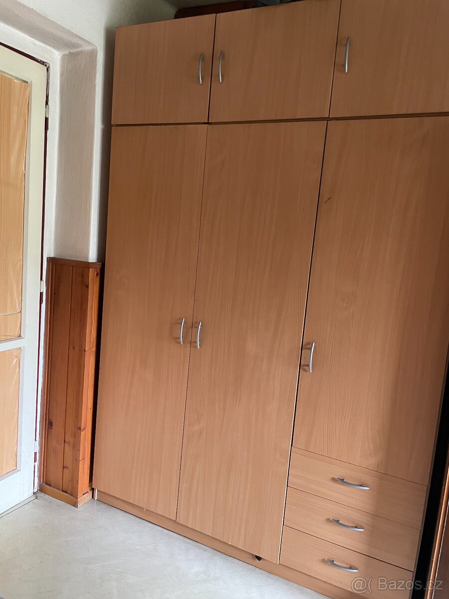 šatní skříň - 2