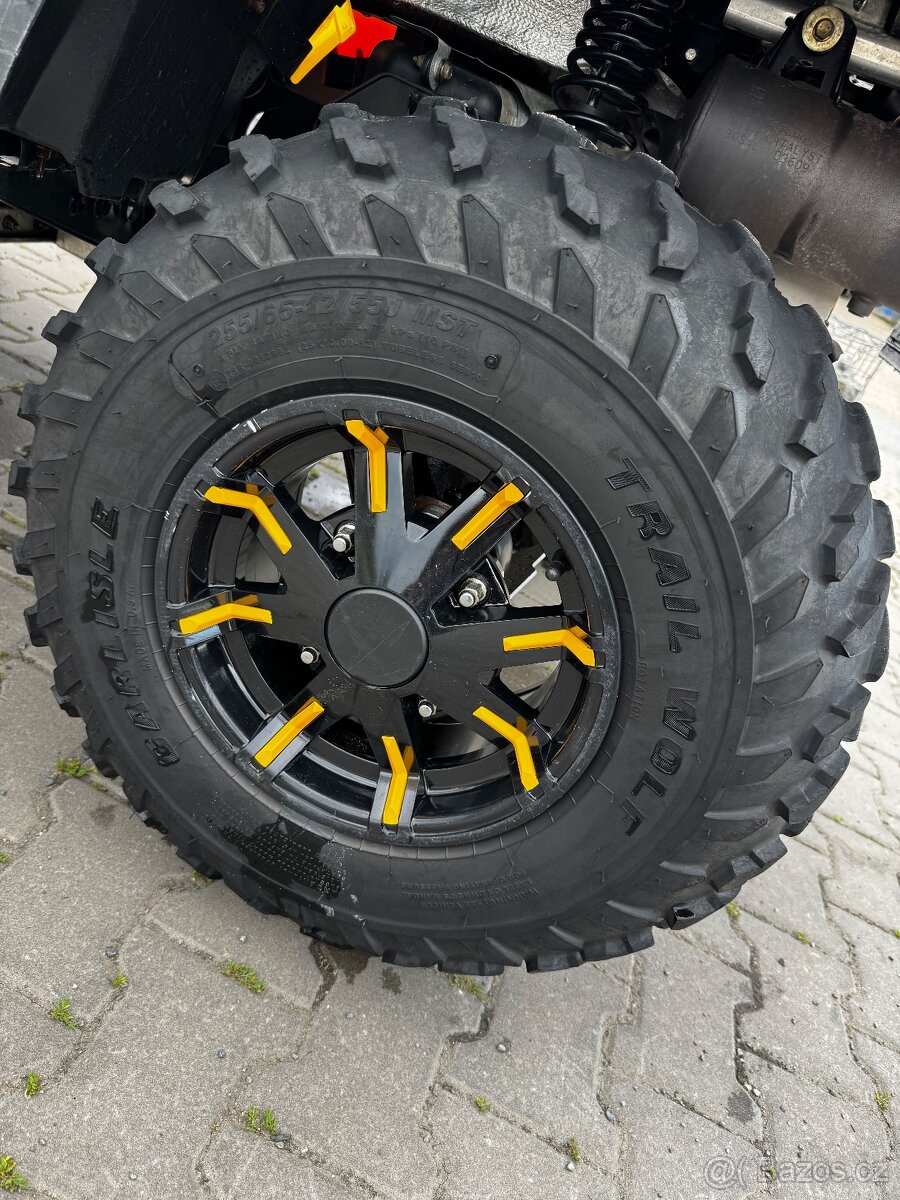 Kola Can-am r12
