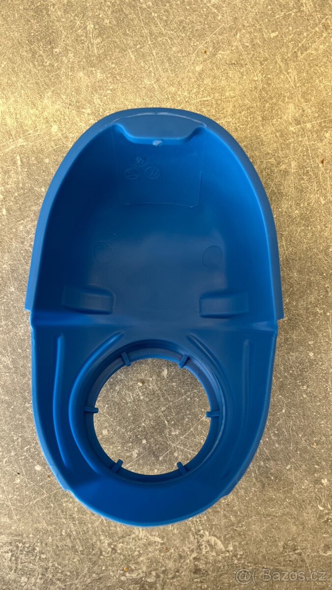 Trychtýř s víčkem pro kapalinu do ostřikovačů - 2