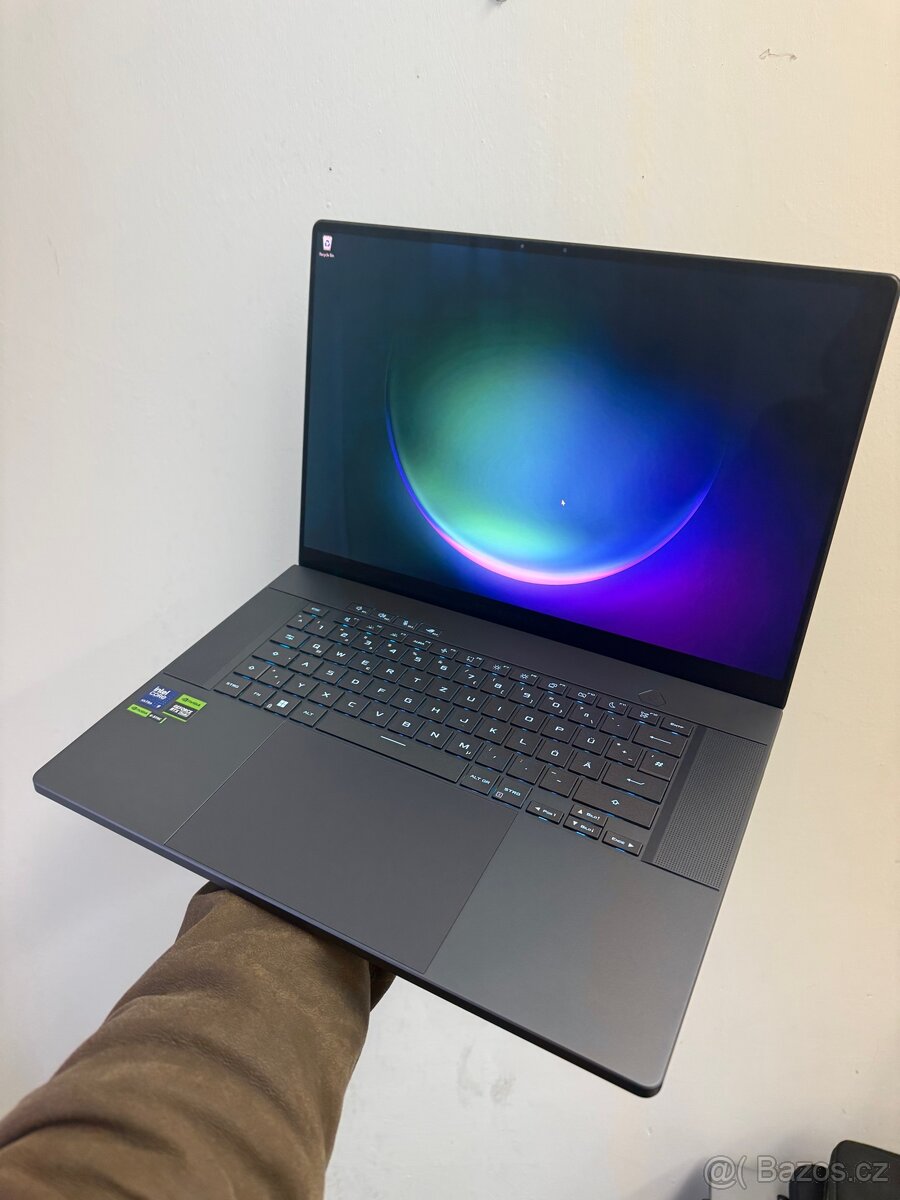 ASUS ROG Zephyrus G16 - 185H, 32 GB RAM, 2 TB SSD, RTX 4090 - 2